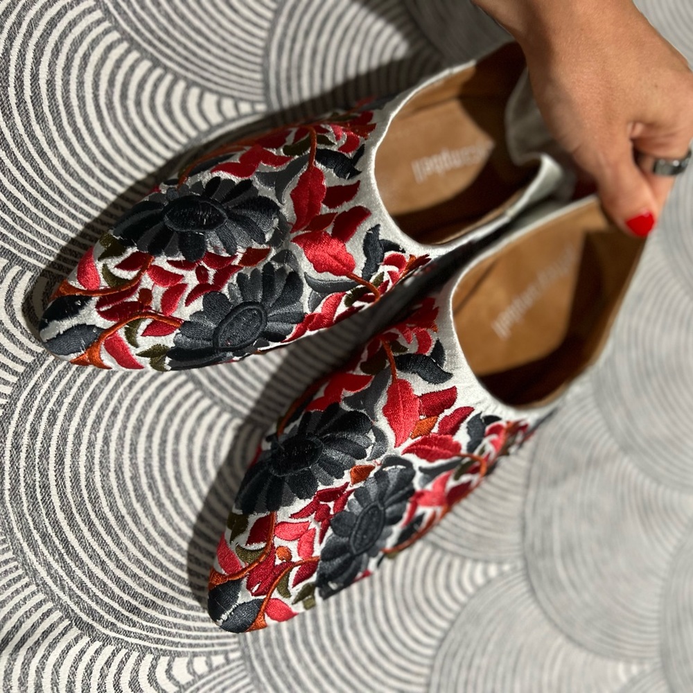 Amazing Jeffrey  Campbell Free People cava embroidered slip on pointy toe flats